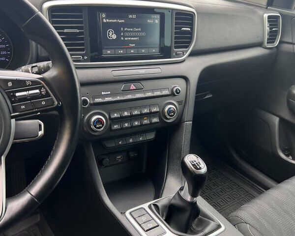 Білий Кіа Sportage, об'ємом двигуна 1.6 л та пробігом 127 тис. км за 18600 $, фото 9 на Automoto.ua