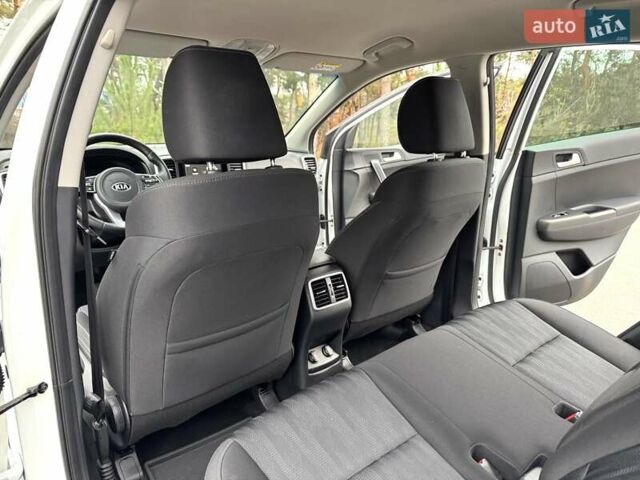 Білий Кіа Sportage, об'ємом двигуна 1.6 л та пробігом 84 тис. км за 20500 $, фото 40 на Automoto.ua