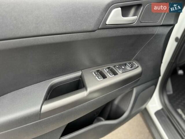 Білий Кіа Sportage, об'ємом двигуна 1.6 л та пробігом 84 тис. км за 20500 $, фото 23 на Automoto.ua