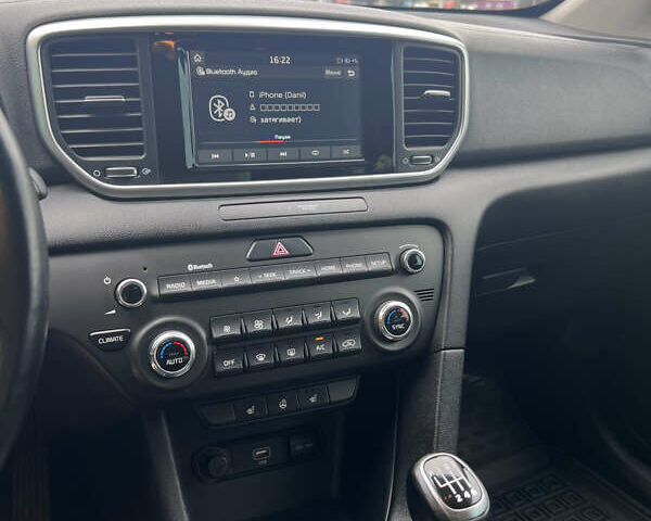 Білий Кіа Sportage, об'ємом двигуна 1.6 л та пробігом 127 тис. км за 18600 $, фото 8 на Automoto.ua