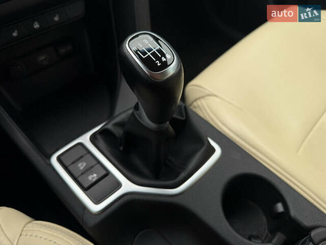 Білий Кіа Sportage, об'ємом двигуна 1.59 л та пробігом 50 тис. км за 17799 $, фото 11 на Automoto.ua