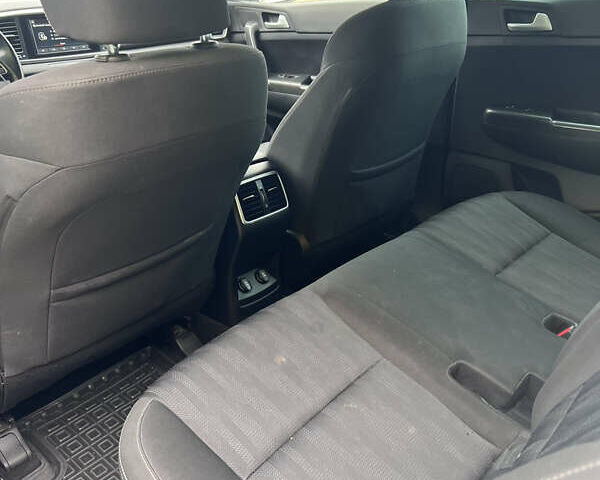 Білий Кіа Sportage, об'ємом двигуна 1.6 л та пробігом 127 тис. км за 18600 $, фото 10 на Automoto.ua