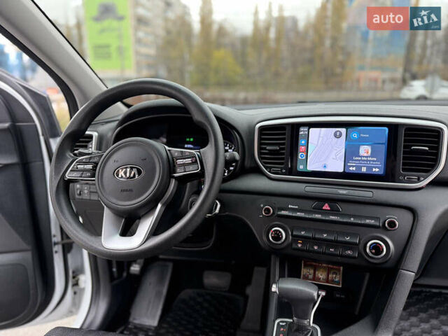 Білий Кіа Sportage, об'ємом двигуна 1.59 л та пробігом 105 тис. км за 17300 $, фото 9 на Automoto.ua