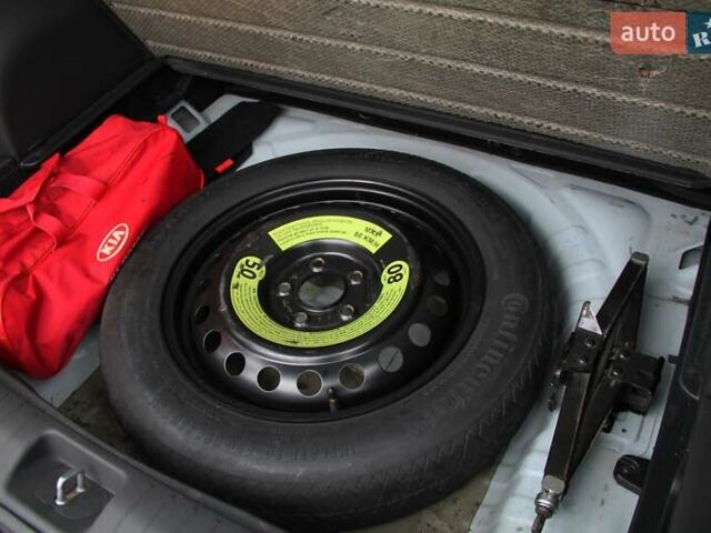 Белый Киа Sportage, объемом двигателя 1.6 л и пробегом 136 тыс. км за 18500 $, фото 12 на Automoto.ua