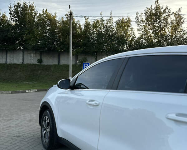 Белый Киа Sportage, объемом двигателя 1.6 л и пробегом 51 тыс. км за 17500 $, фото 9 на Automoto.ua
