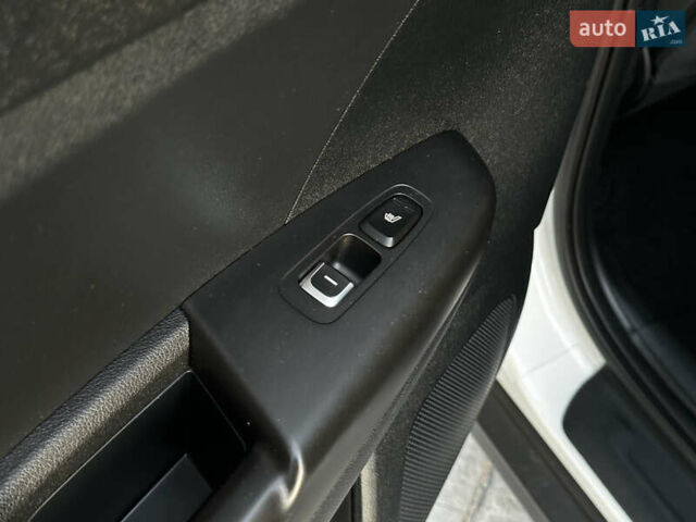 Білий Кіа Sportage, об'ємом двигуна 1.6 л та пробігом 90 тис. км за 23500 $, фото 16 на Automoto.ua