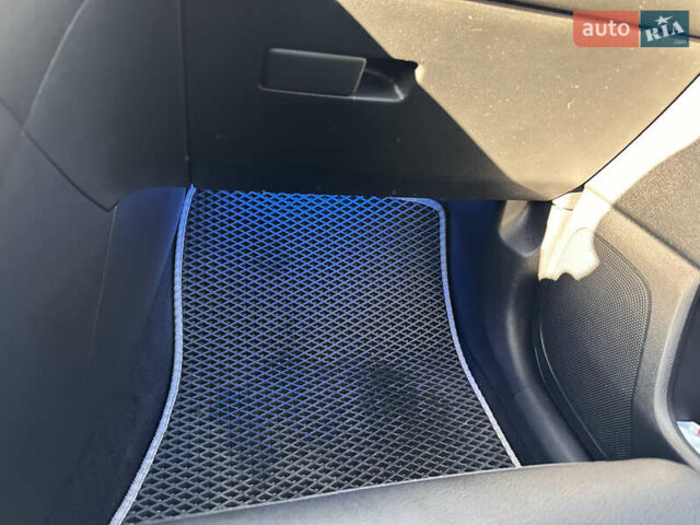 Білий Кіа Sportage, об'ємом двигуна 1.59 л та пробігом 69 тис. км за 17500 $, фото 32 на Automoto.ua
