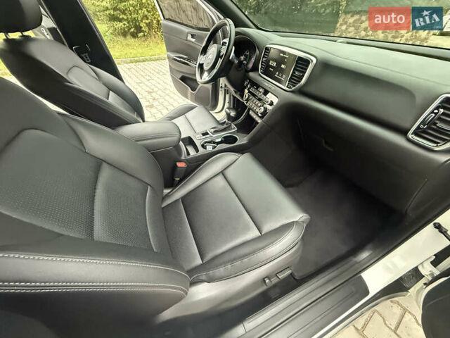 Білий Кіа Sportage, об'ємом двигуна 2 л та пробігом 94 тис. км за 24300 $, фото 6 на Automoto.ua