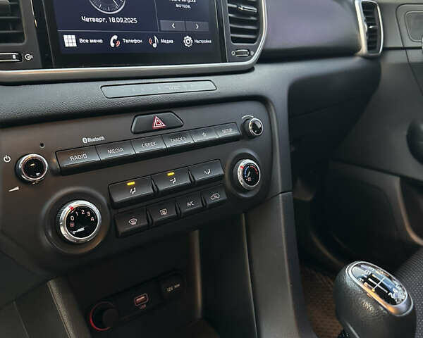 Белый Киа Sportage, объемом двигателя 1.6 л и пробегом 51 тыс. км за 17500 $, фото 15 на Automoto.ua