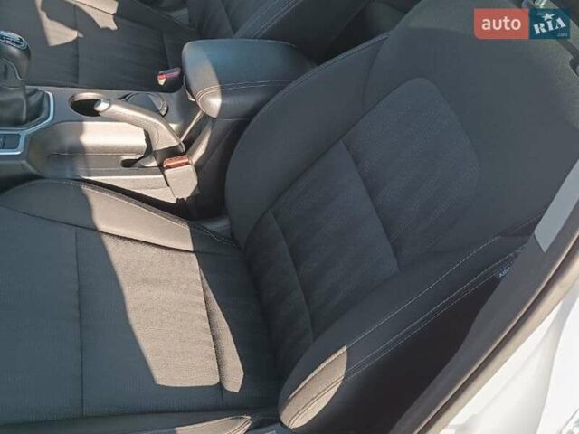 Білий Кіа Sportage, об'ємом двигуна 1.6 л та пробігом 93 тис. км за 18200 $, фото 19 на Automoto.ua