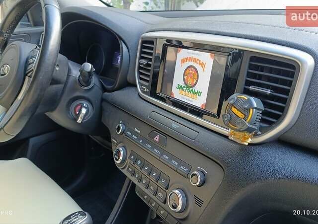 Білий Кіа Sportage, об'ємом двигуна 1.59 л та пробігом 50 тис. км за 19500 $, фото 32 на Automoto.ua