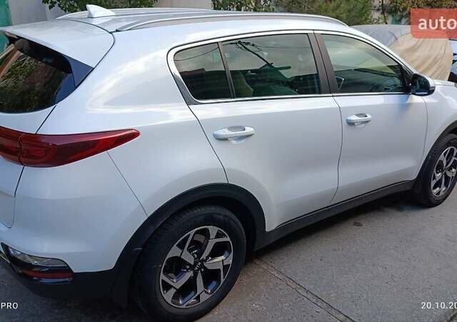 Білий Кіа Sportage, об'ємом двигуна 1.59 л та пробігом 50 тис. км за 19500 $, фото 2 на Automoto.ua