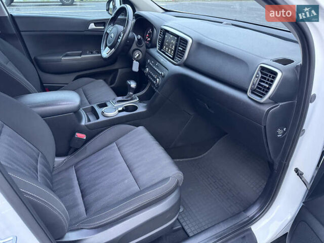 Білий Кіа Sportage, об'ємом двигуна 1.6 л та пробігом 49 тис. км за 18500 $, фото 55 на Automoto.ua