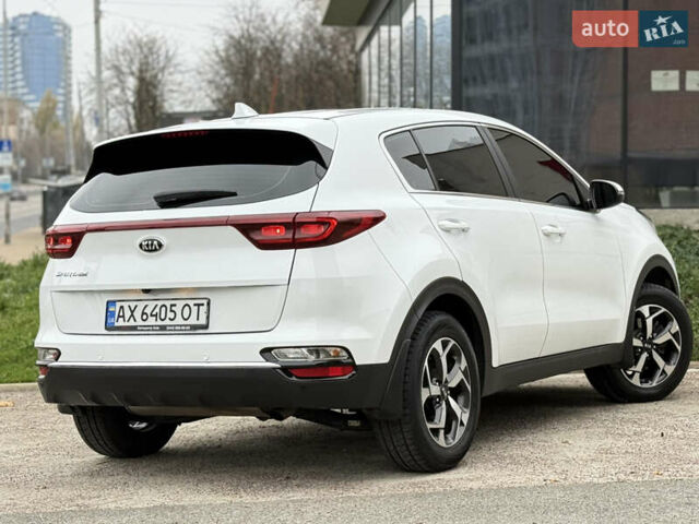 Білий Кіа Sportage, об'ємом двигуна 1.59 л та пробігом 105 тис. км за 17300 $, фото 5 на Automoto.ua