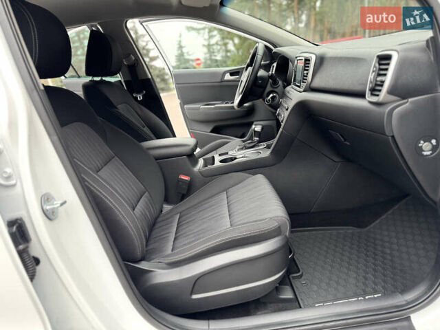Белый Киа Sportage, объемом двигателя 1.6 л и пробегом 84 тыс. км за 19700 $, фото 44 на Automoto.ua