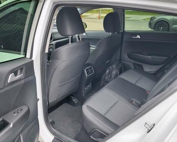 Киа Sportage 2020 в Киеве на Automoto.ua Белый Киа Sportage, объемом двигателя 1.59 л и пробегом 72 тыс. км за 17500 $, фото 13 на Automoto.ua