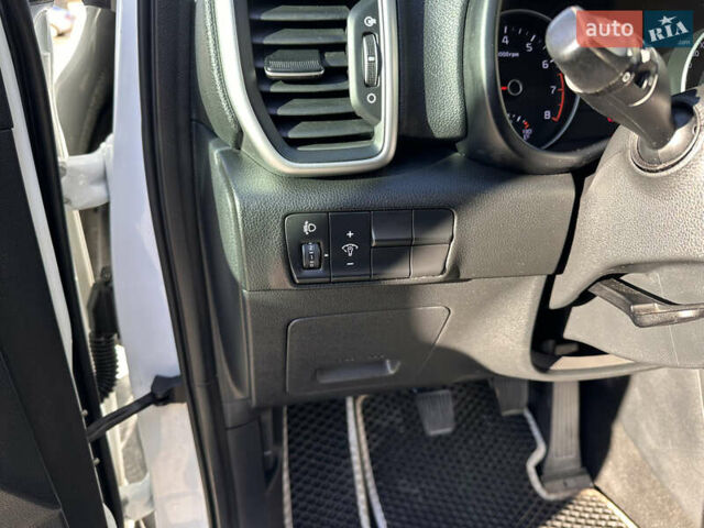 Білий Кіа Sportage, об'ємом двигуна 1.59 л та пробігом 69 тис. км за 17500 $, фото 26 на Automoto.ua