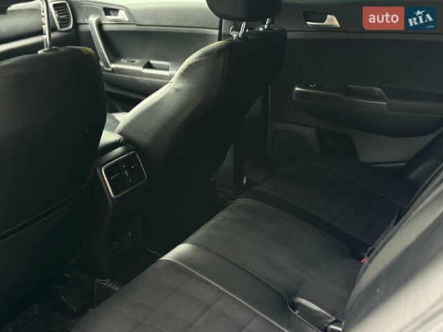 Білий Кіа Sportage, об'ємом двигуна 1.6 л та пробігом 80 тис. км за 21000 $, фото 25 на Automoto.ua