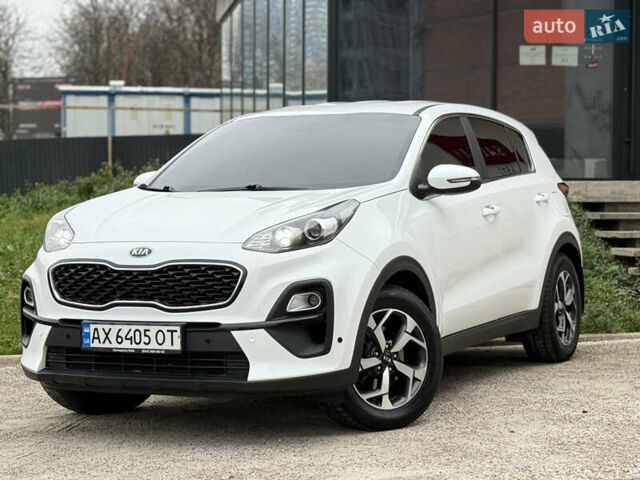 Білий Кіа Sportage, об'ємом двигуна 1.59 л та пробігом 105 тис. км за 17300 $, фото 1 на Automoto.ua