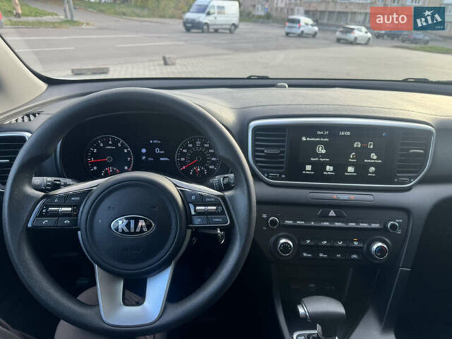 Белый Киа Sportage, объемом двигателя 2.36 л и пробегом 45 тыс. км за 17500 $, фото 10 на Automoto.ua