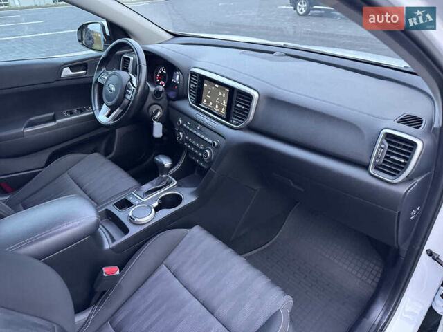 Білий Кіа Sportage, об'ємом двигуна 1.6 л та пробігом 49 тис. км за 18500 $, фото 58 на Automoto.ua