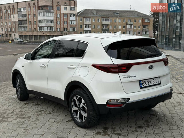 Білий Кіа Sportage, об'ємом двигуна 2.36 л та пробігом 47 тис. км за 17500 $, фото 30 на Automoto.ua