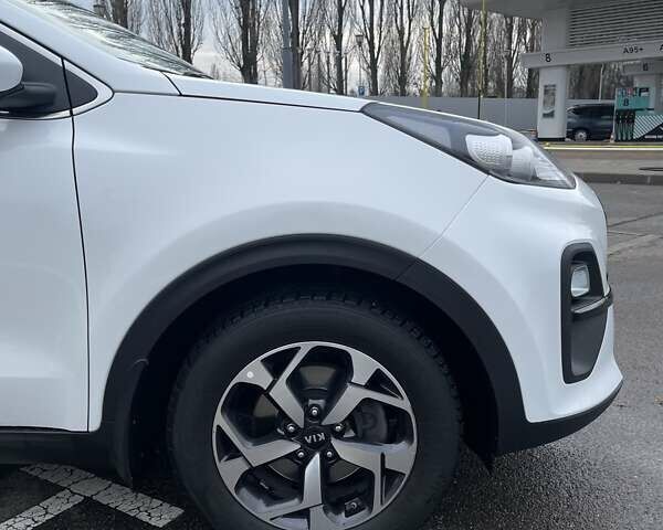 Білий Кіа Sportage, об'ємом двигуна 1.59 л та пробігом 115 тис. км за 16500 $, фото 11 на Automoto.ua