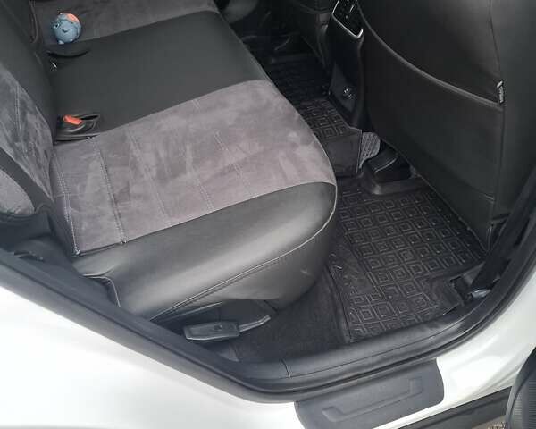 Белый Киа Sportage, объемом двигателя 1.59 л и пробегом 63 тыс. км за 19300 $, фото 6 на Automoto.ua