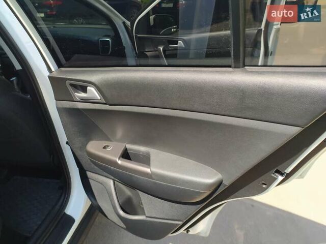 Белый Киа Sportage, объемом двигателя 1.59 л и пробегом 25 тыс. км за 21500 $, фото 27 на Automoto.ua