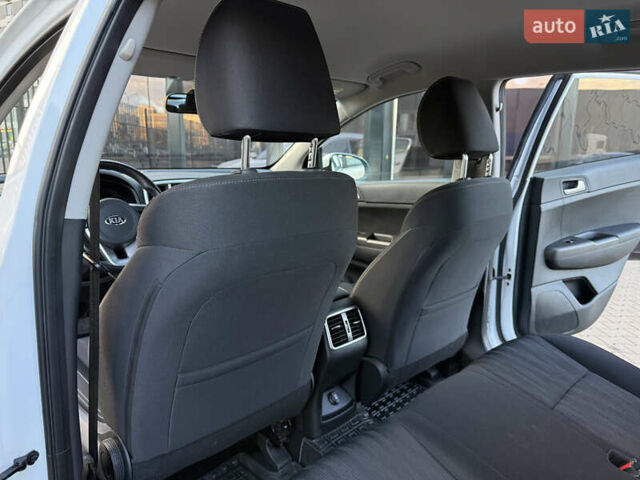 Киа Sportage 2021 в Киеве на Automoto.ua Белый Киа Sportage, объемом двигателя 1.6 л и пробегом 23 тыс. км за 19900 $, фото 23 на Automoto.ua