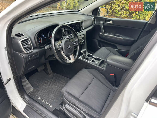 Киа Sportage 2021 в Одессе на Automoto.ua Белый Киа Sportage, объемом двигателя 1.59 л и пробегом 51 тыс. км за 19900 $, фото 8 на Automoto.ua