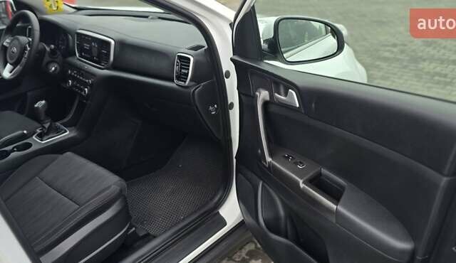 Білий Кіа Sportage, об'ємом двигуна 1.6 л та пробігом 131 тис. км за 13950 $, фото 29 на Automoto.ua