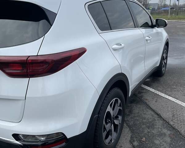 Білий Кіа Sportage, об'ємом двигуна 1.59 л та пробігом 115 тис. км за 16500 $, фото 15 на Automoto.ua