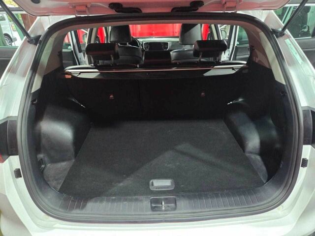 Белый Киа Sportage, объемом двигателя 2 л и пробегом 101 тыс. км за 26500 $, фото 4 на Automoto.ua