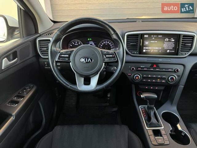 Білий Кіа Sportage, об'ємом двигуна 1.59 л та пробігом 95 тис. км за 19500 $, фото 67 на Automoto.ua