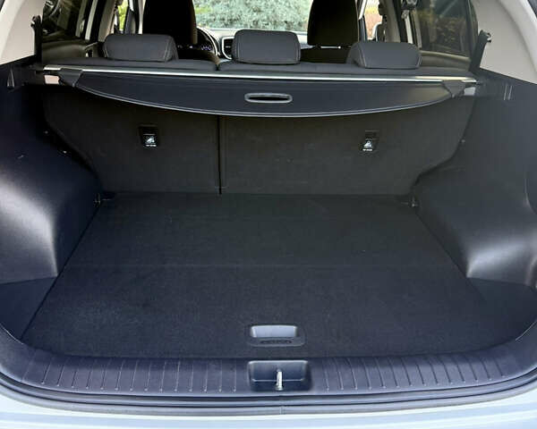 Белый Киа Sportage, объемом двигателя 1.6 л и пробегом 35 тыс. км за 20300 $, фото 34 на Automoto.ua