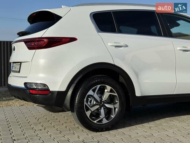 Білий Кіа Sportage, об'ємом двигуна 1.59 л та пробігом 95 тис. км за 19500 $, фото 32 на Automoto.ua