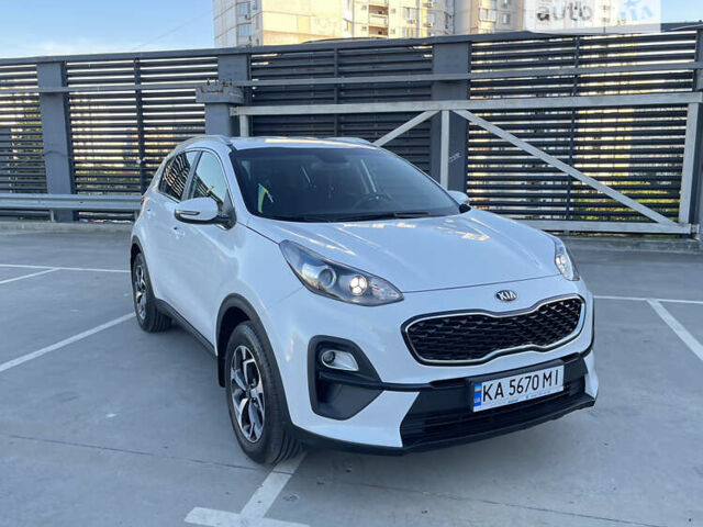 Білий Кіа Sportage, об'ємом двигуна 1.59 л та пробігом 30 тис. км за 21900 $, фото 5 на Automoto.ua