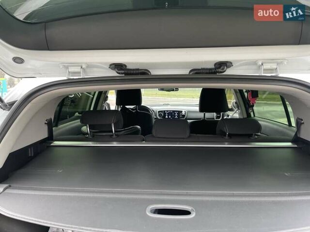 Білий Кіа Sportage, об'ємом двигуна 1.59 л та пробігом 115 тис. км за 16500 $, фото 30 на Automoto.ua