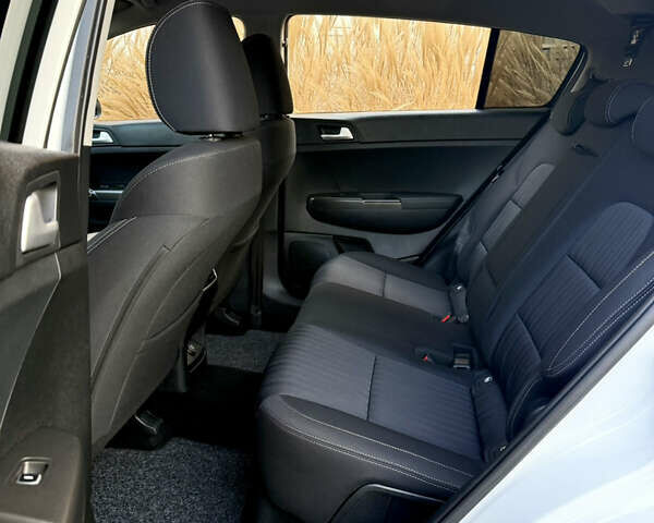 Белый Киа Sportage, объемом двигателя 1.6 л и пробегом 35 тыс. км за 20300 $, фото 30 на Automoto.ua