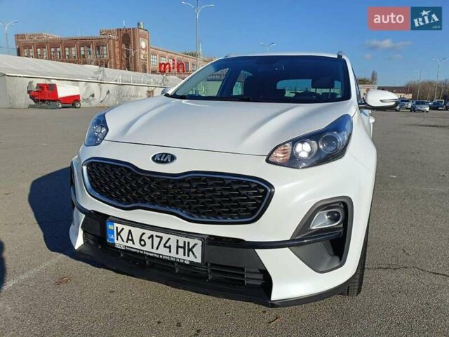 Білий Кіа Sportage, об'ємом двигуна 1.59 л та пробігом 115 тис. км за 16950 $, фото 1 на Automoto.ua