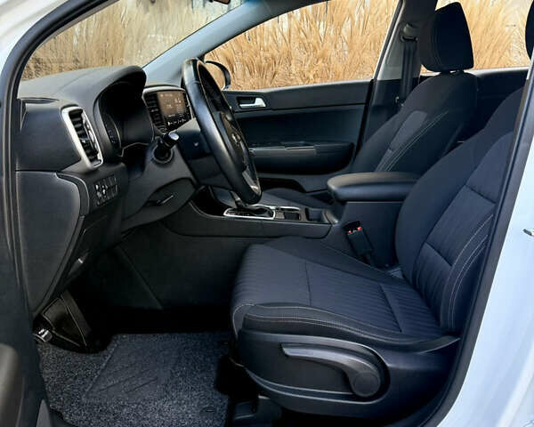 Белый Киа Sportage, объемом двигателя 1.6 л и пробегом 35 тыс. км за 20300 $, фото 25 на Automoto.ua