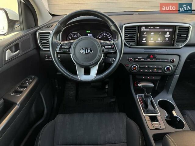 Білий Кіа Sportage, об'ємом двигуна 1.59 л та пробігом 95 тис. км за 19500 $, фото 62 на Automoto.ua