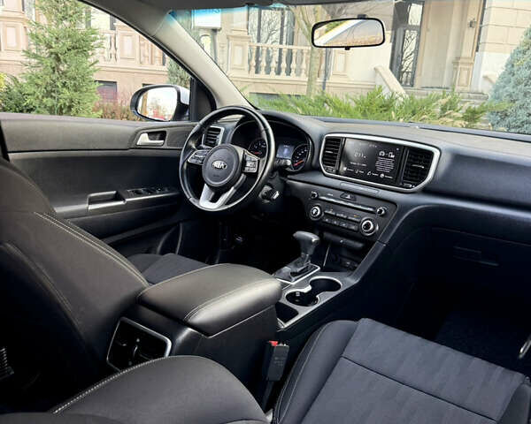 Белый Киа Sportage, объемом двигателя 1.6 л и пробегом 35 тыс. км за 20300 $, фото 19 на Automoto.ua