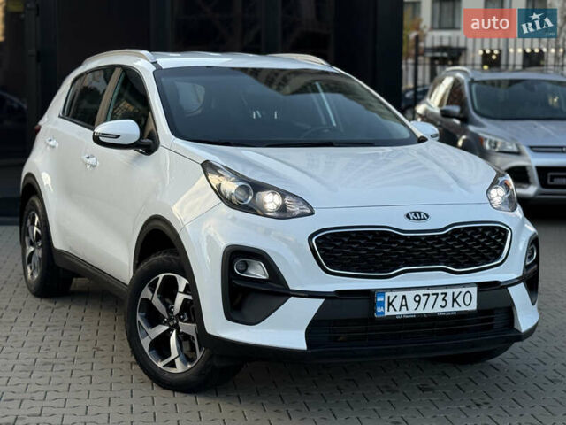 Киа Sportage 2021 в Киеве на Automoto.ua Белый Киа Sportage, объемом двигателя 1.6 л и пробегом 23 тыс. км за 19900 $, фото 1 на Automoto.ua