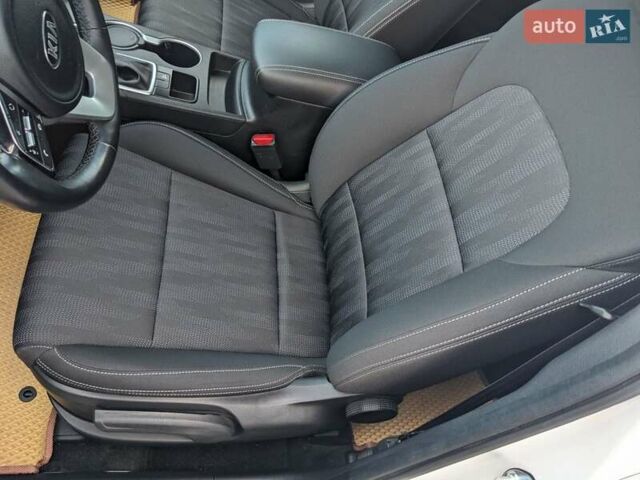 Белый Киа Sportage, объемом двигателя 1.59 л и пробегом 11 тыс. км за 22000 $, фото 42 на Automoto.ua