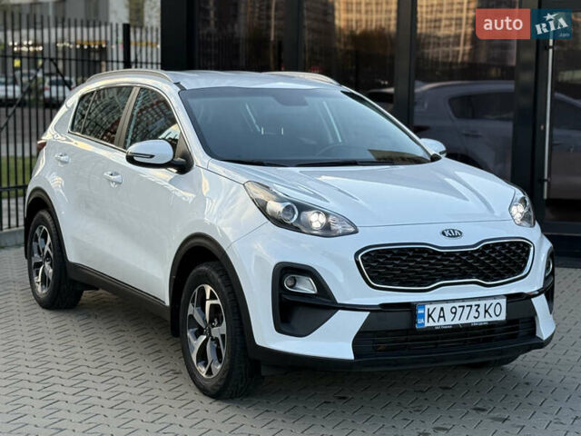Киа Sportage 2021 в Киеве на Automoto.ua Белый Киа Sportage, объемом двигателя 1.6 л и пробегом 23 тыс. км за 19900 $, фото 2 на Automoto.ua