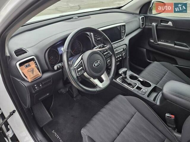 Киа Sportage 2021 в Киеве на Automoto.ua Белый Киа Sportage, объемом двигателя 1.59 л и пробегом 71 тыс. км за 19400 $, фото 8 на Automoto.ua