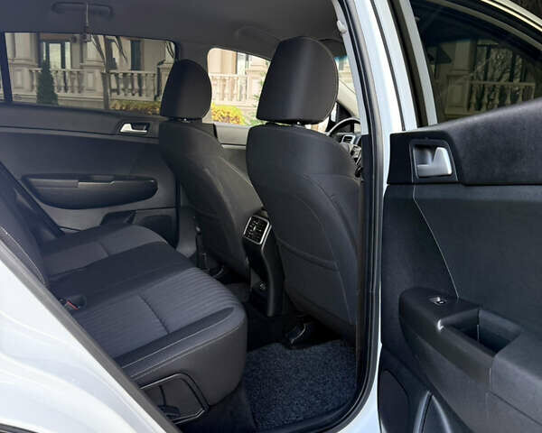 Белый Киа Sportage, объемом двигателя 1.6 л и пробегом 35 тыс. км за 20300 $, фото 33 на Automoto.ua