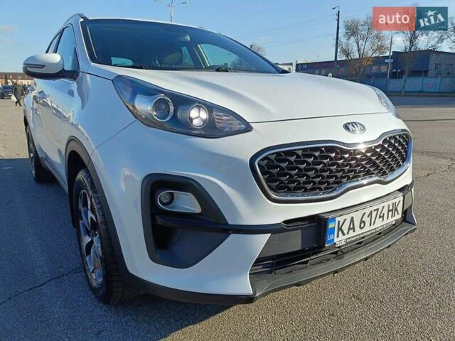 Білий Кіа Sportage, об'ємом двигуна 1.59 л та пробігом 115 тис. км за 16950 $, фото 2 на Automoto.ua